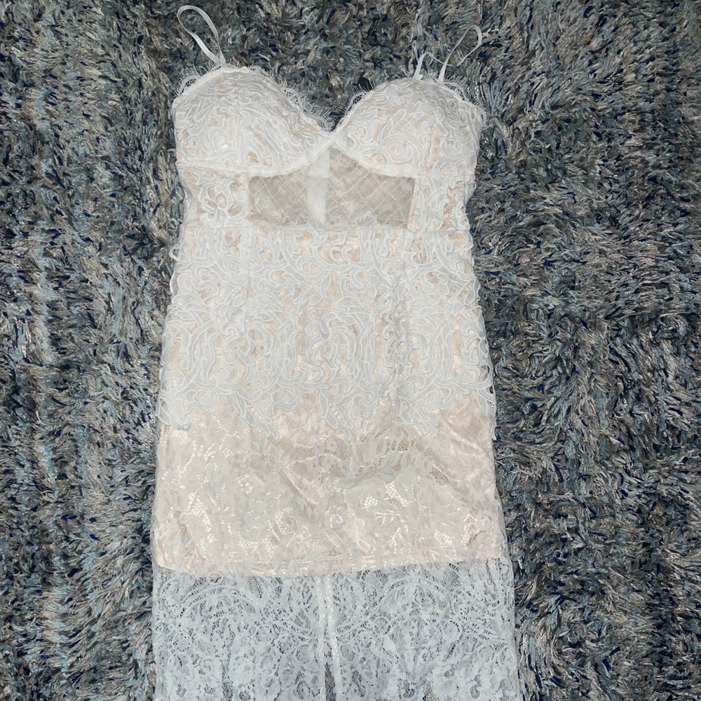 Perfect white dress for the summer